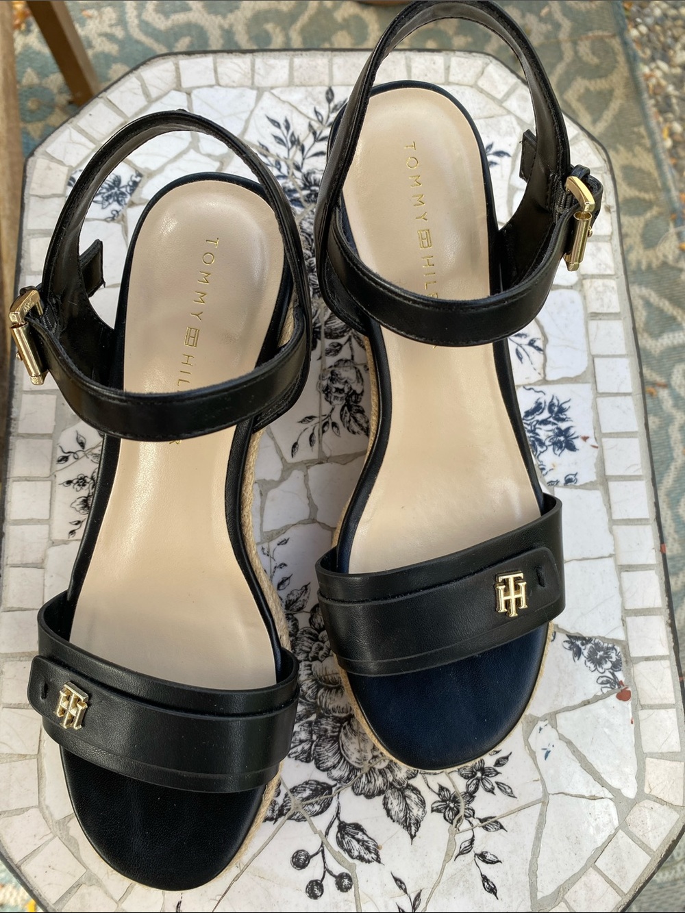 Tommy Hilfiger Black Leather Logo Slingback Sandals - new, never worn